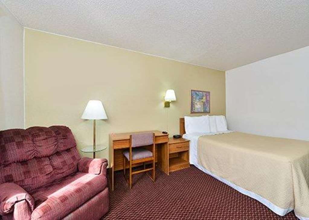 Hotel Days By Wyndham Pa I-70 I-76 *