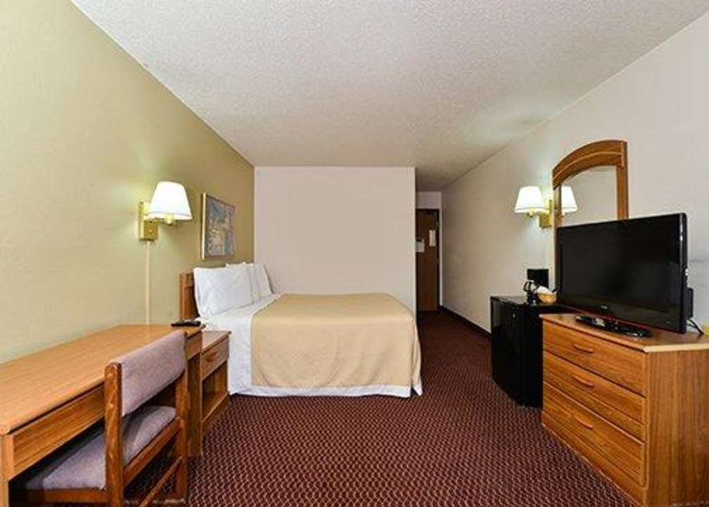 Days By Wyndham Pa I-70 I-76 *