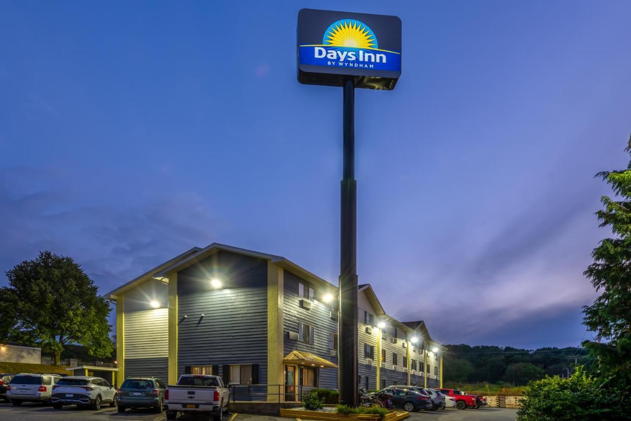 Days By Wyndham Pa I-70 I-76 Hotel *