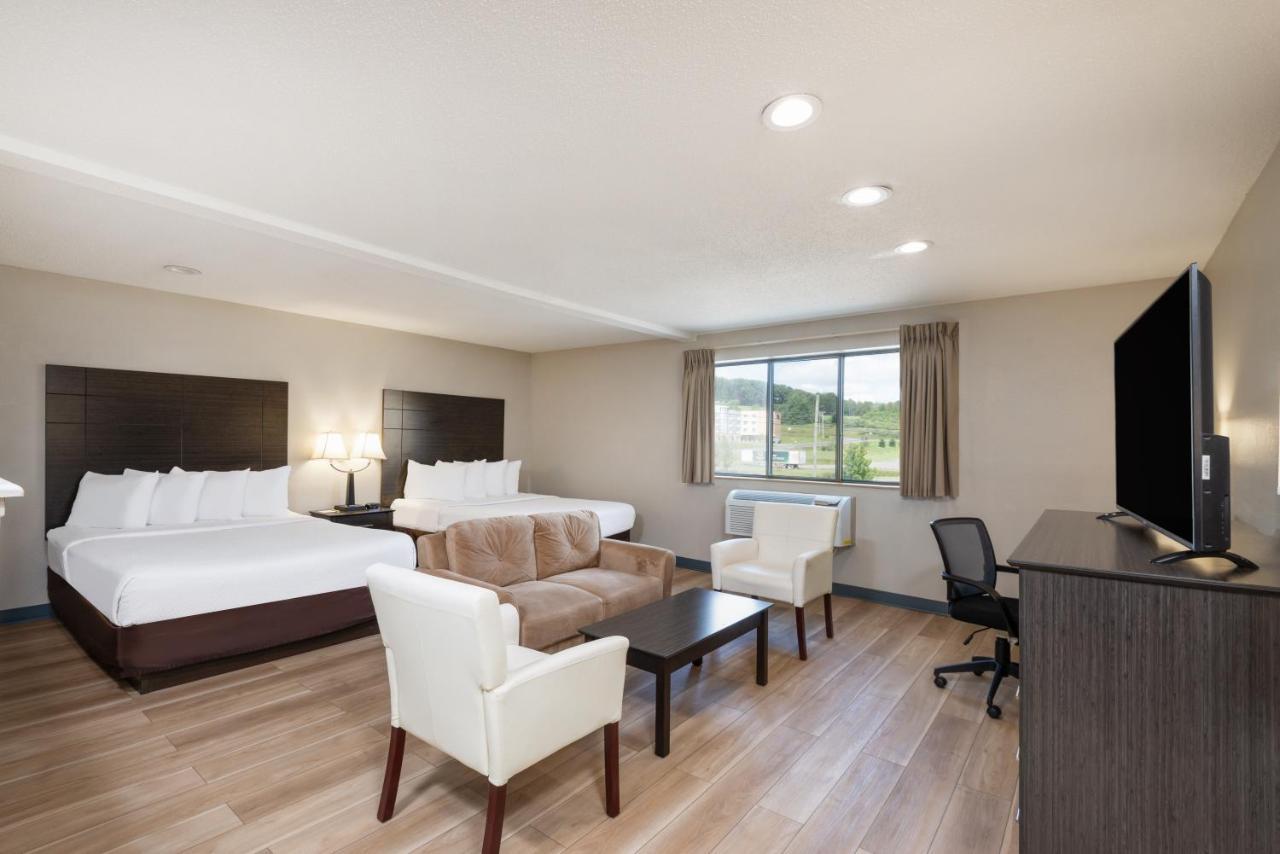 Hotel Days By Wyndham Pa I-70 I-76 *